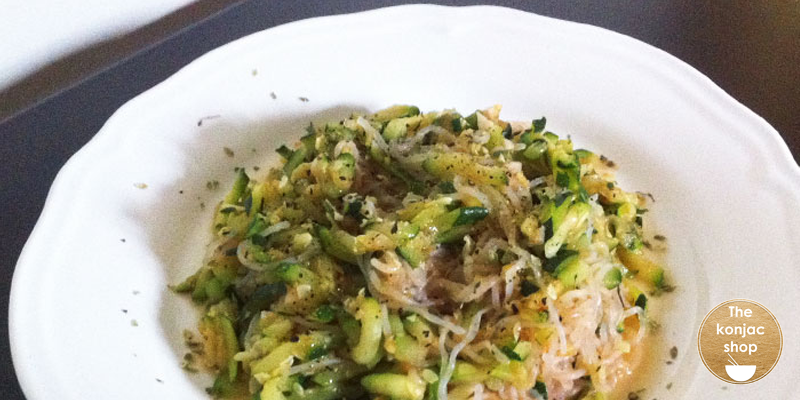 fideos de konjac y calabacín