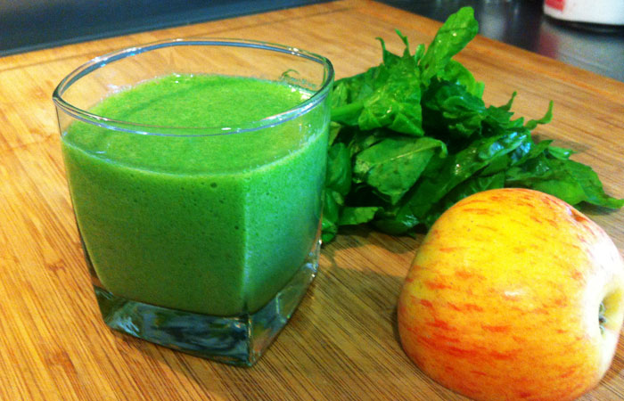 Batido saciante de espinacas, plátano y konjac