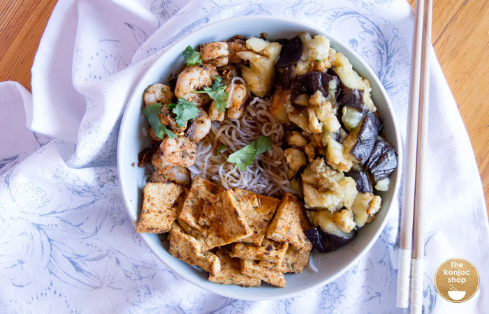 Sriracha-Bowl-con-fideos--konjac
