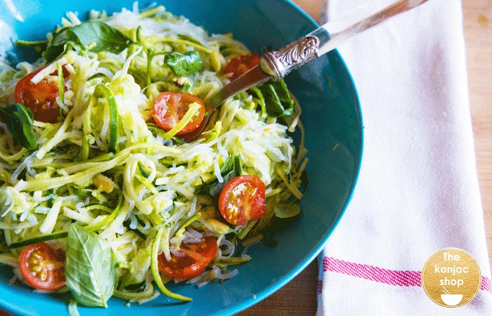 Coodles konjac con pesto de aguacate