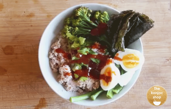 bol oriental de atún con arroz konjac