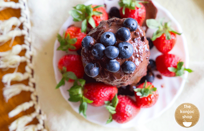 Mugcake de chocolate y moras con glucomanano