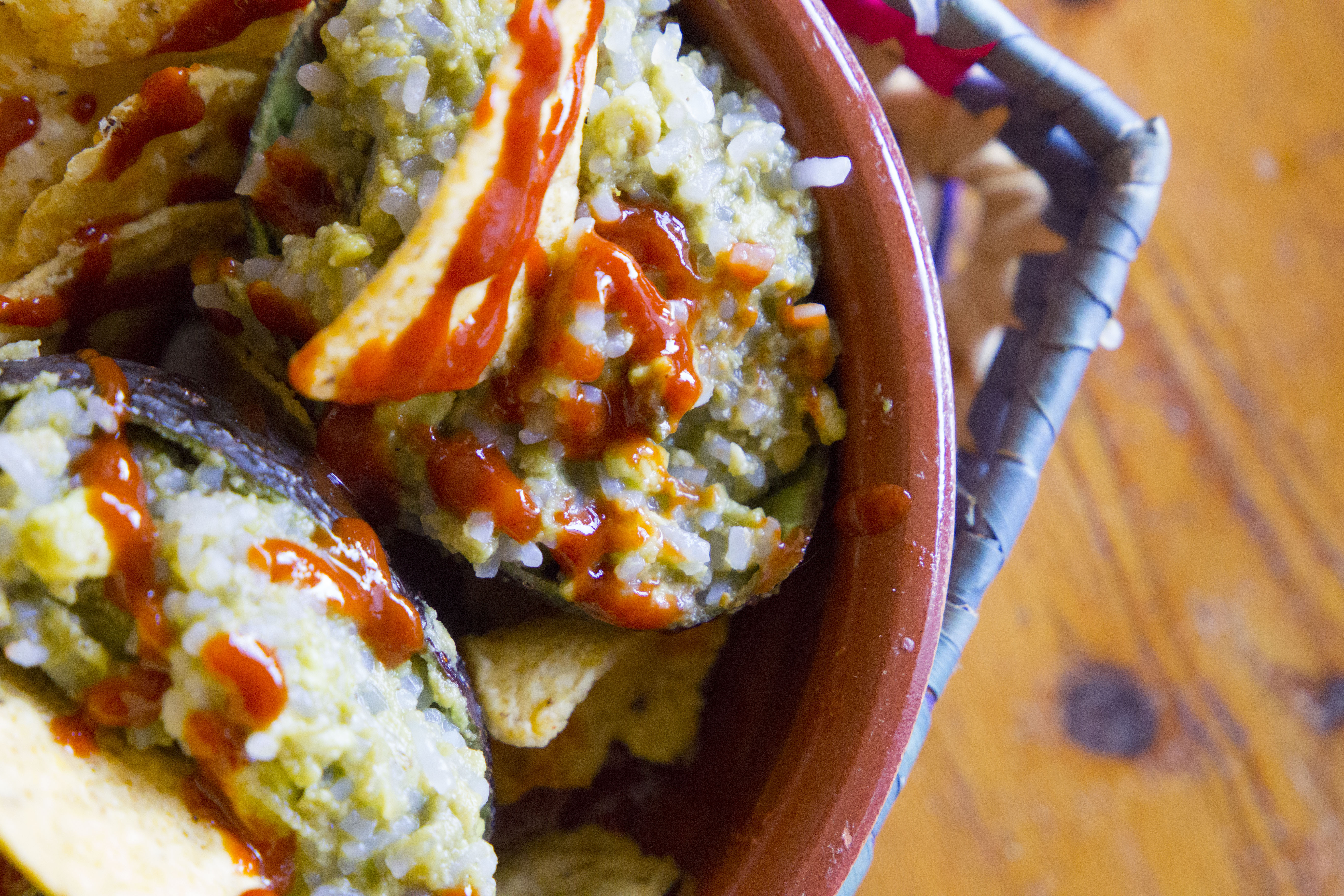 Aguacates rellenos de arroz