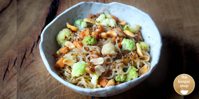Espaguetis Konjac al estilo tailandés