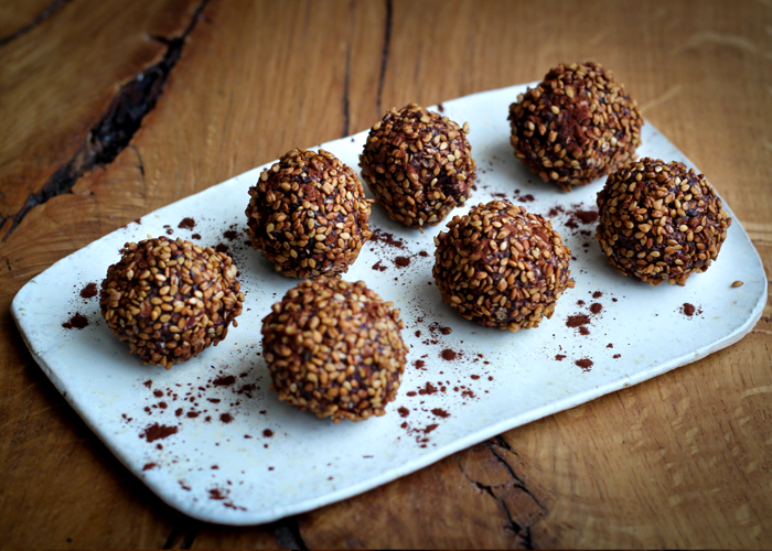 Bolitas de sésamo y chocolate con arroz konjac