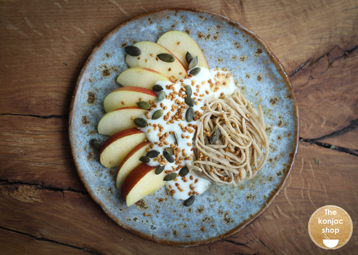 Manzana, Yogur, Semillas y Espaguetis Konjac y Amaranto