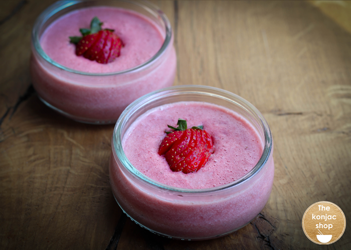 Mousse de fresas con harina de glucomanano