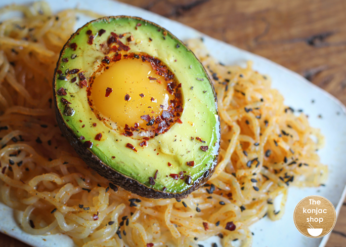 Aguacate relleno con fideos