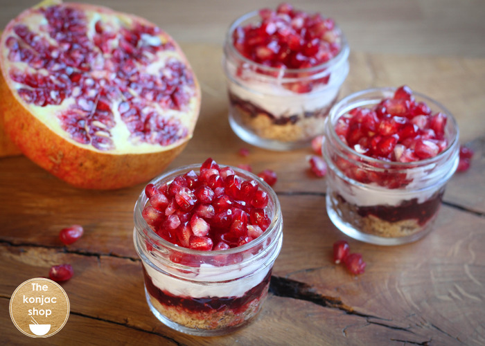 Mousse de coco con granada
