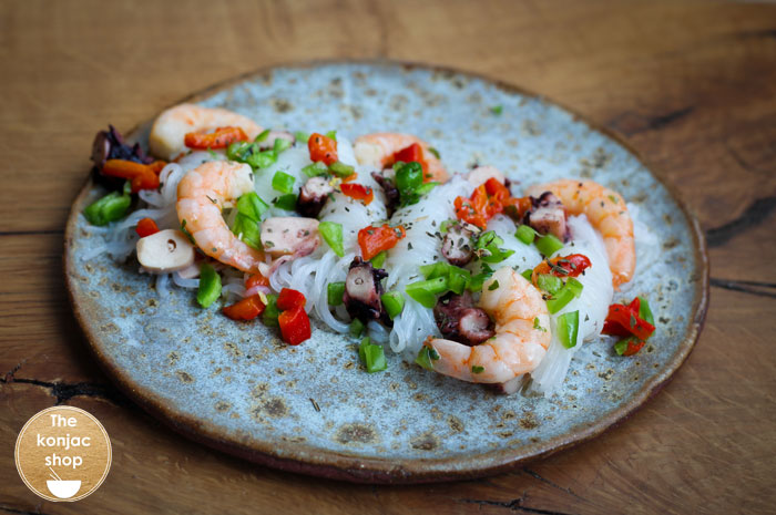 Nudos konjac con salpicón de marisco