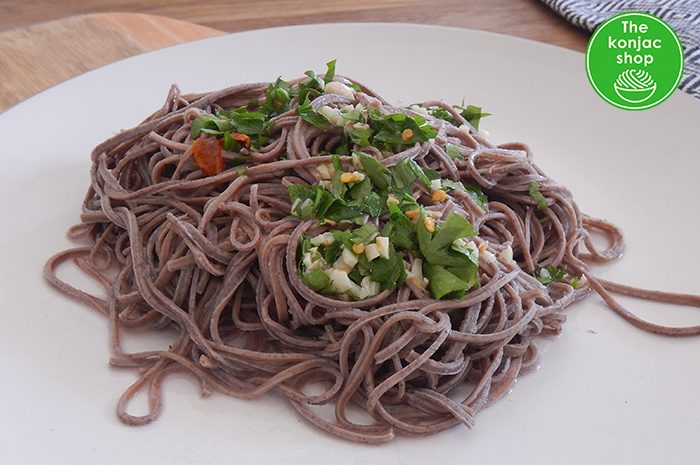 Fideos Proteicos de Judía Negra con Ajo y Limón